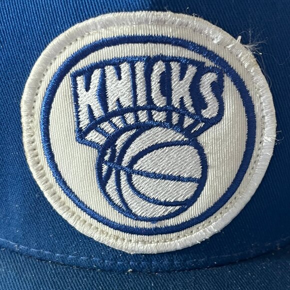 New York Knicks Mitchell & Ness Snapback Hat - Picture 2 of 5